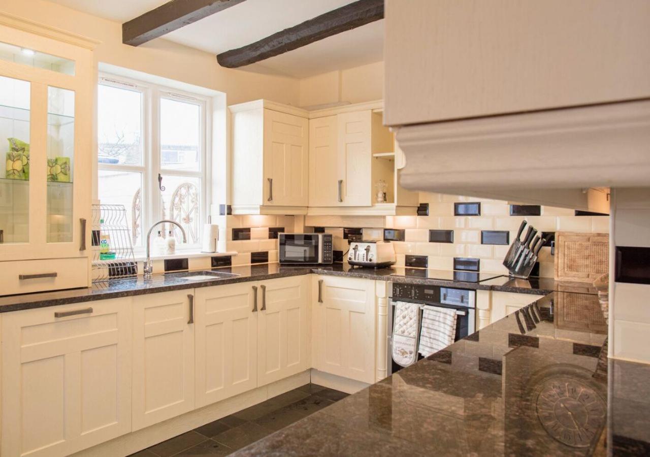 Villa Charming 2 Bed House In Tewkesbury Centre Extérieur photo
